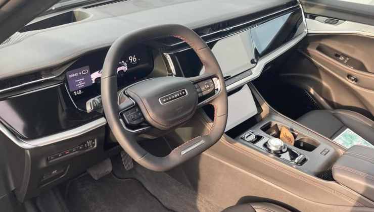 Interni Jeep Wagoneer S elettrica
