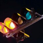 Luce-bianca-semaforo-Foto-di-Tú-Nguyễn-da-Pexels-MobilitàSostenibile.it