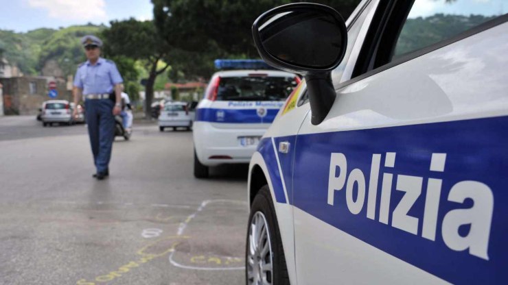 Pattuglia polizia posto di blocco