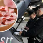 Collage posto di blocco carabinieri e prosciutto cotto affettato