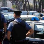 Polizia durante un posto di blocco