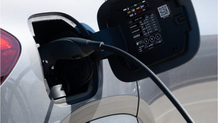 Carica auto elettrica
