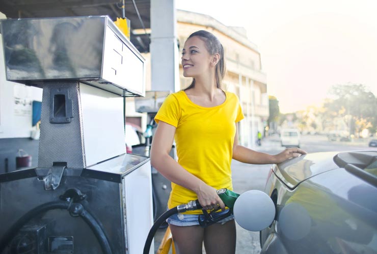 Rifornimento-carburante-Foto-di-Andrea-Piacquadio-da-Pexels-MobilitàSostenibile