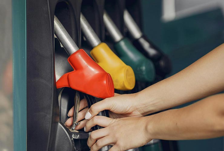Rifornimento-carburante-Foto-di-Gustavo-Fring-da-Pexels-MobilitàSostenibile