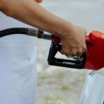 Rifornimento-carburante-Foto-di-cottonbro-studio-da-Pexels-MobilitàSostenibile.it