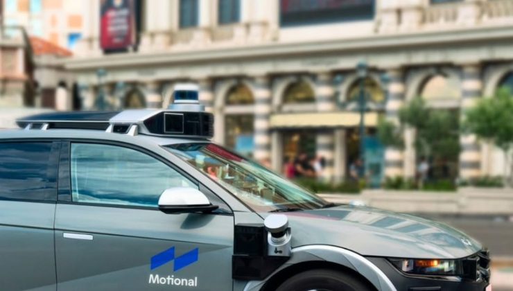 Robotaxi in strada