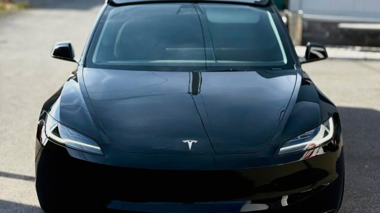 Colpo di scena Tesla, crolla il prezzo della Model 3 in Italia: offerta incredibile a settembre | Risparmi 15.000 €