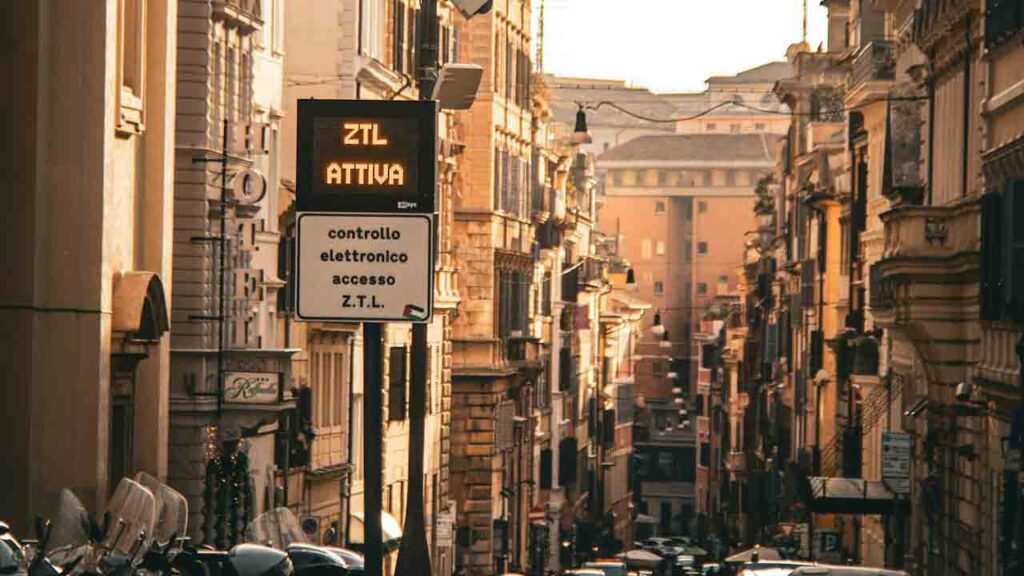 ZTL-Foto-di-Saya-Omar-da-Pexels-MobilitàSostenibile.it