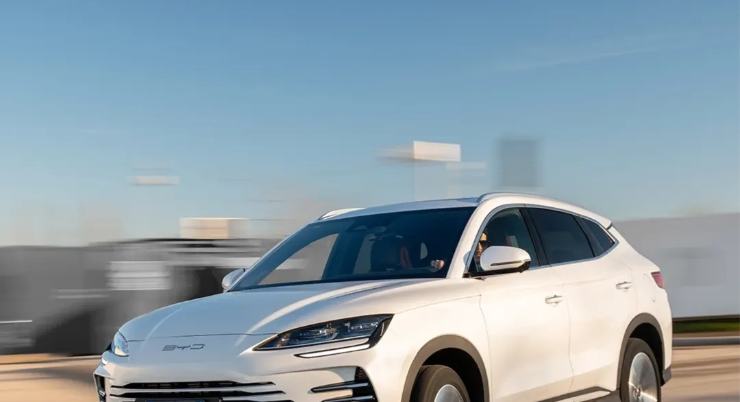 Auto ibrida BYD