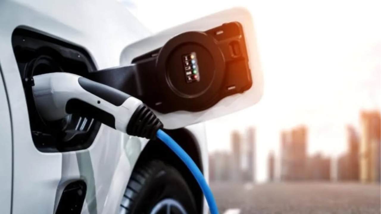 Auto elettrica in carica