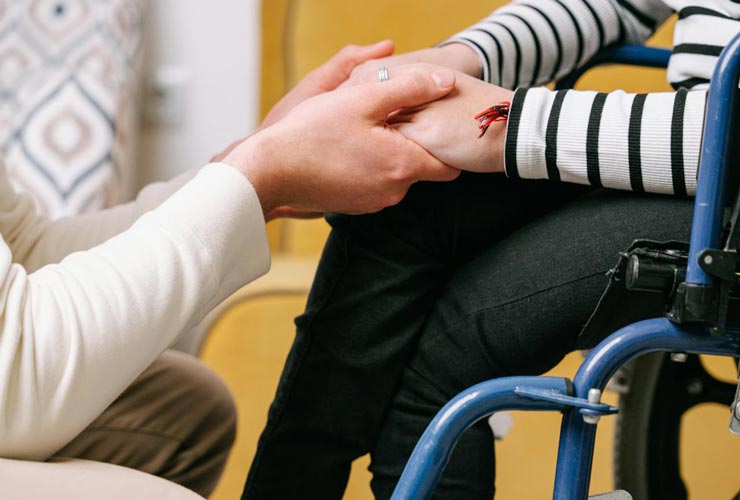 Assistenza-disabile-Foto-di-Ivan-Samkov-da-Pexels-MobilitàSostenibile.it