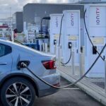 Auto elettrica in carica