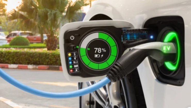 Auto elettrica in carica