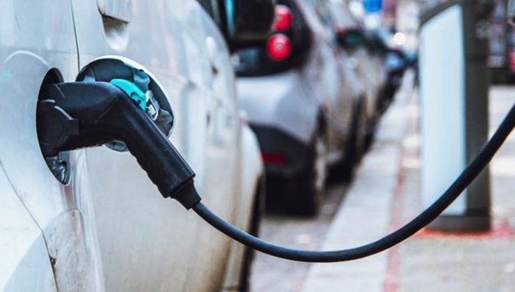 Auto elettrica in carica