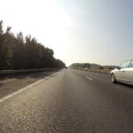 Auto-in-strada-Foto-di-Mike-Bird-da-Pexels-MobilitàSostenibile