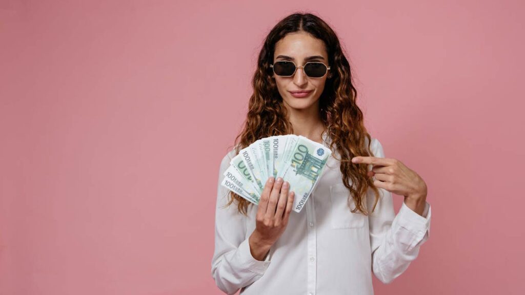 Banconote-euro-Foto-di-Pavel-Danilyuk-da-Pexels-MobilitàSostenibile.it