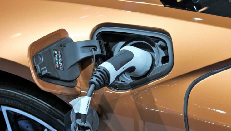 Carica auto elettrica