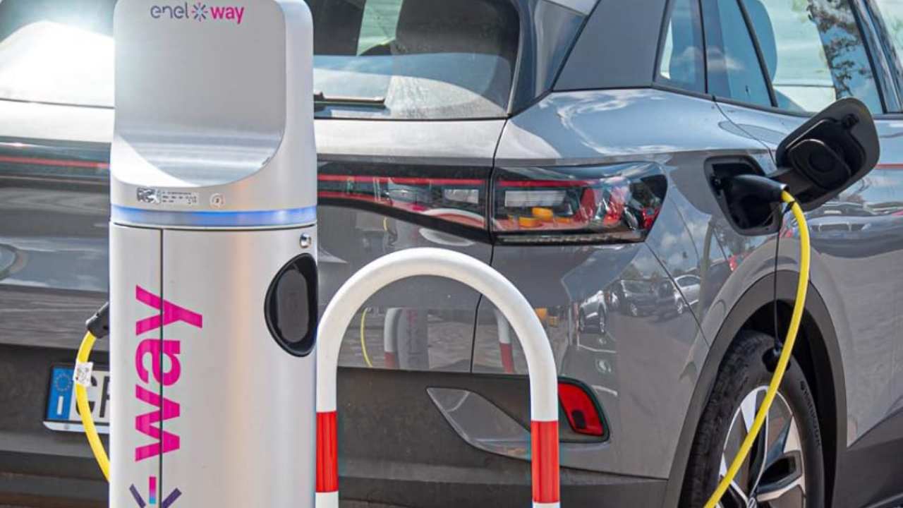 Colonnina ricarica Enel