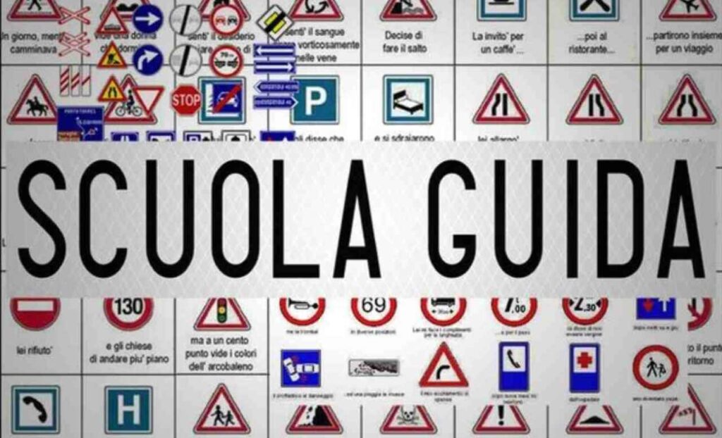 Insegna scuola guida e segnali sullo sfondo