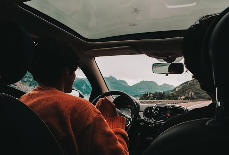 Guidare-auto-Foto-di-Kei-Scampa-da-Pexels-MobilitàSostenibile.it