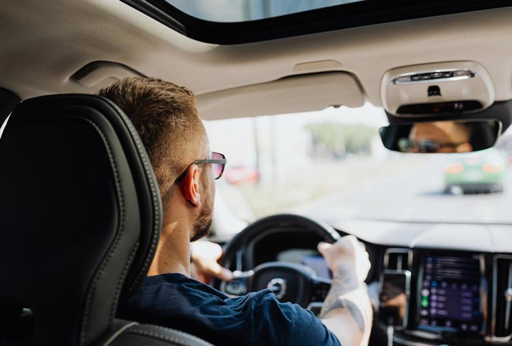 Guidare-auto-Foto-di-Photo-By-Kaboompics-da-Pexels-MobilitàSostenibile.it