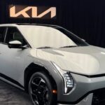 Kia EV4 in autosalone