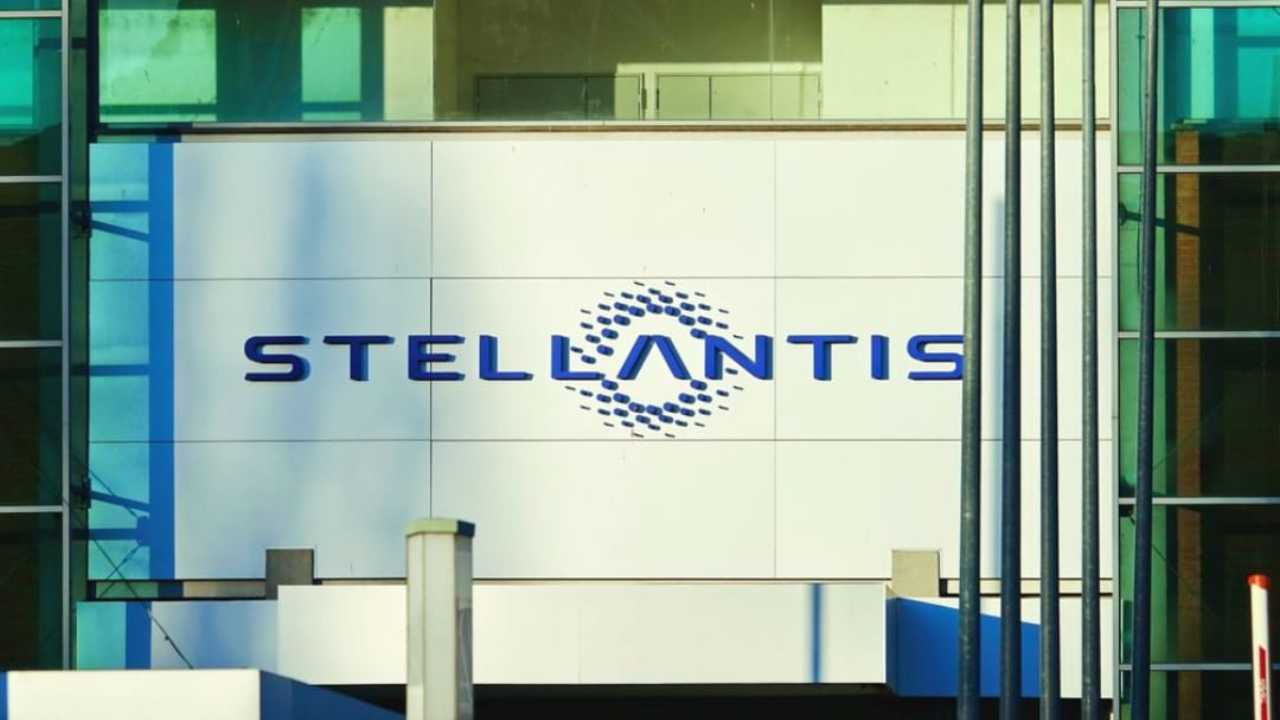 Logo Stellantis
