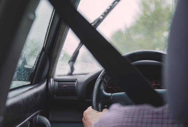 Obbligo-cinture-di-sicurezza-Foto-di-freestocks-da-Pexels-MobilitàSostenibile.it
