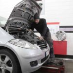 Revisione-auto-Foto-di-Andrea-Piacquadio-da-Pexels-MobilitàSostenibile.it
