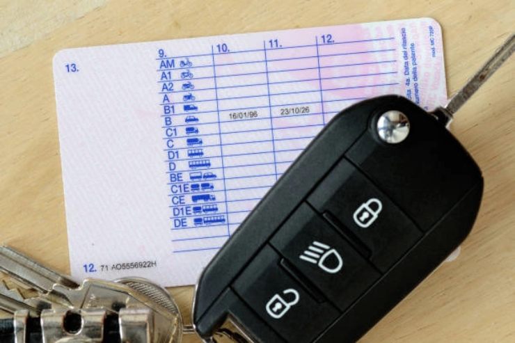 patente di guida e chiavi auto