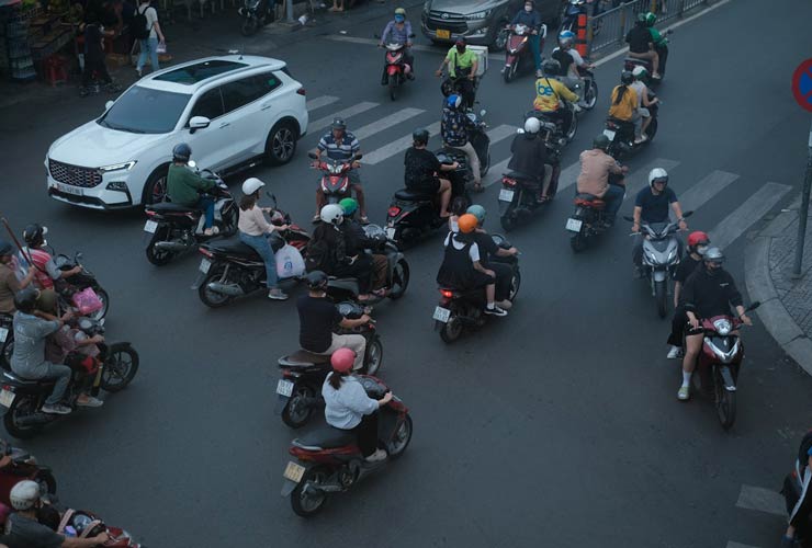 Scooter-in-città-Foto-di-Pew-Nguyen-da-Pexels-MobilitàSostenibile.it