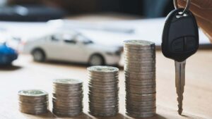 Soldi e chiavi auto