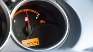 Spia-motore-Foto-di-Srattha-Nualsate-da-Pexels-MobilitàSostenibile.it