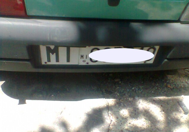 Targa auto iniziali Milano