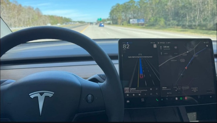 Volante Tesla