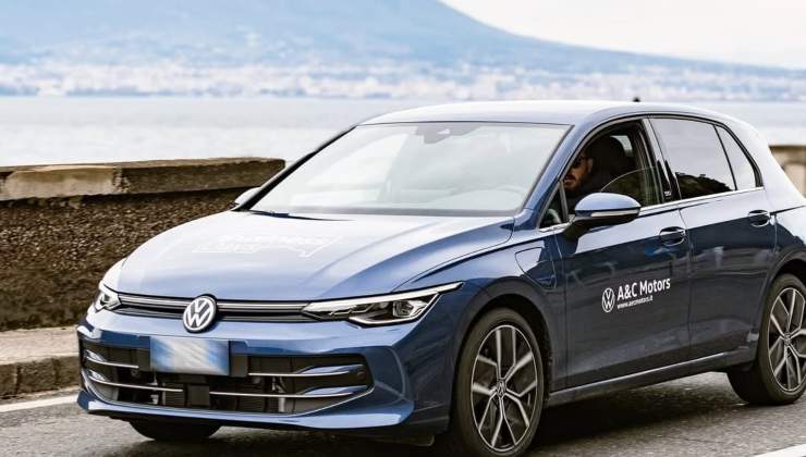 Volkswagen Golf su strada