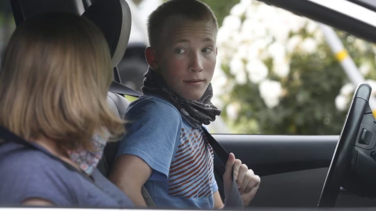 adolescente al volante