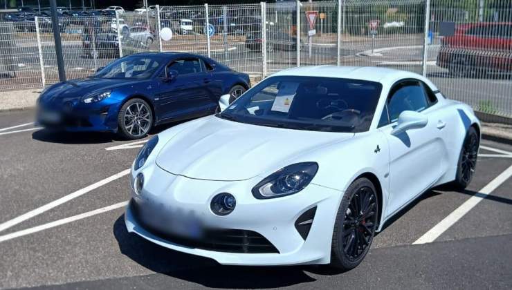 Alpine A110  parcheggiate