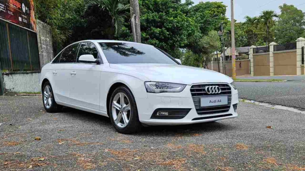 Audi A4 in strada