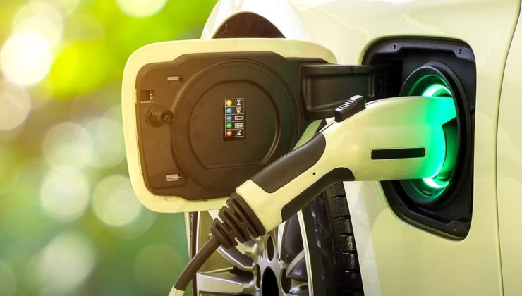 Auto elettrica in carica