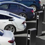 Auto elettriche in carica