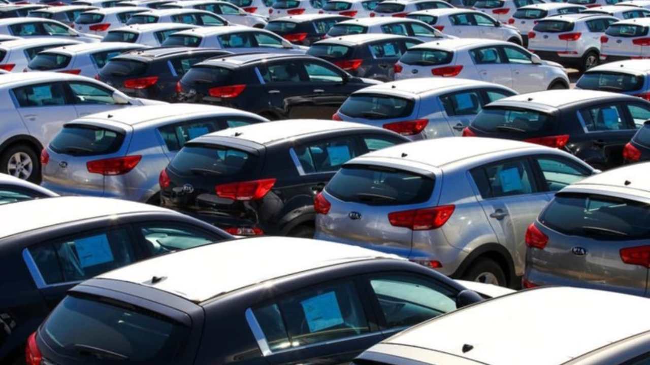 Mercato auto europeo, segnali di ripresa a settembre: crescono le auto elettriche | Domina l’ibrido
