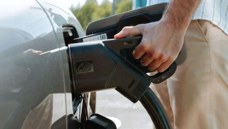 Carica auto elettrica