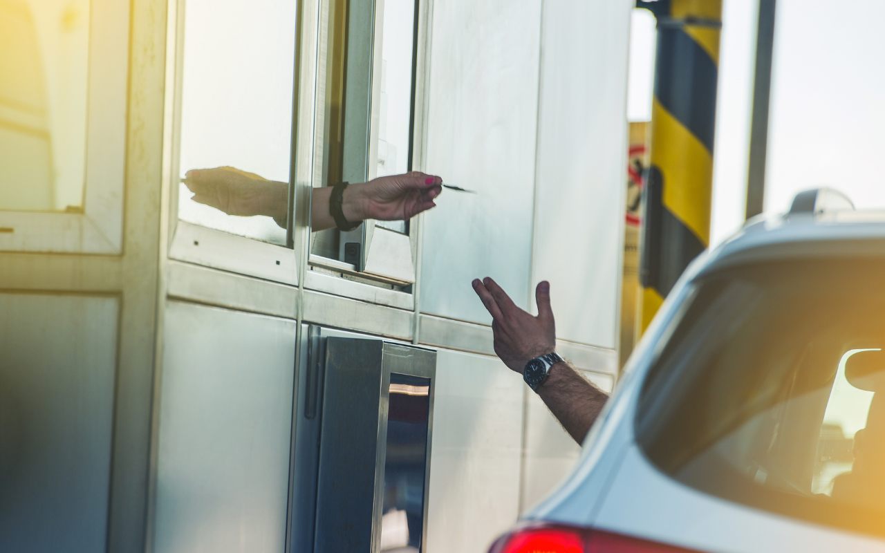 Pagare al casello autostradale