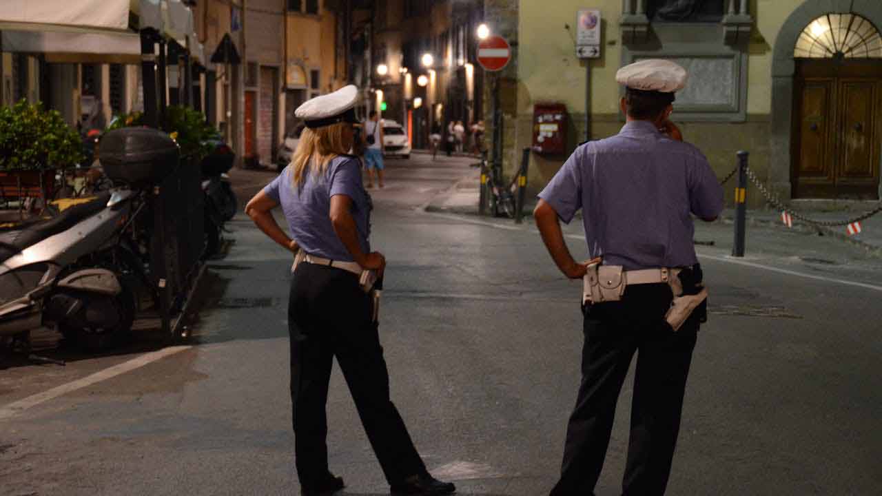 Controllo-stradale-Foto-di-Emma-Miertschin-da-Pexels-MobilitàSostenibile.it