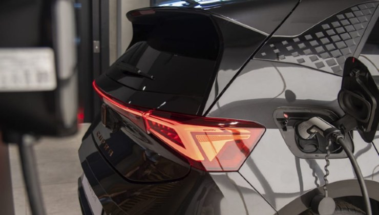 Cupra Born in garage