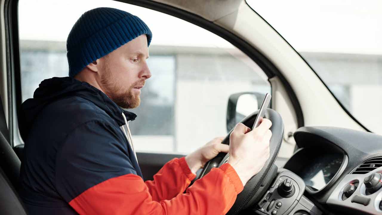 Dispositivo-obbligatorio-auto-Foto-di-Norma-Mortenson-da-Pexels-MobilitàSostenibile