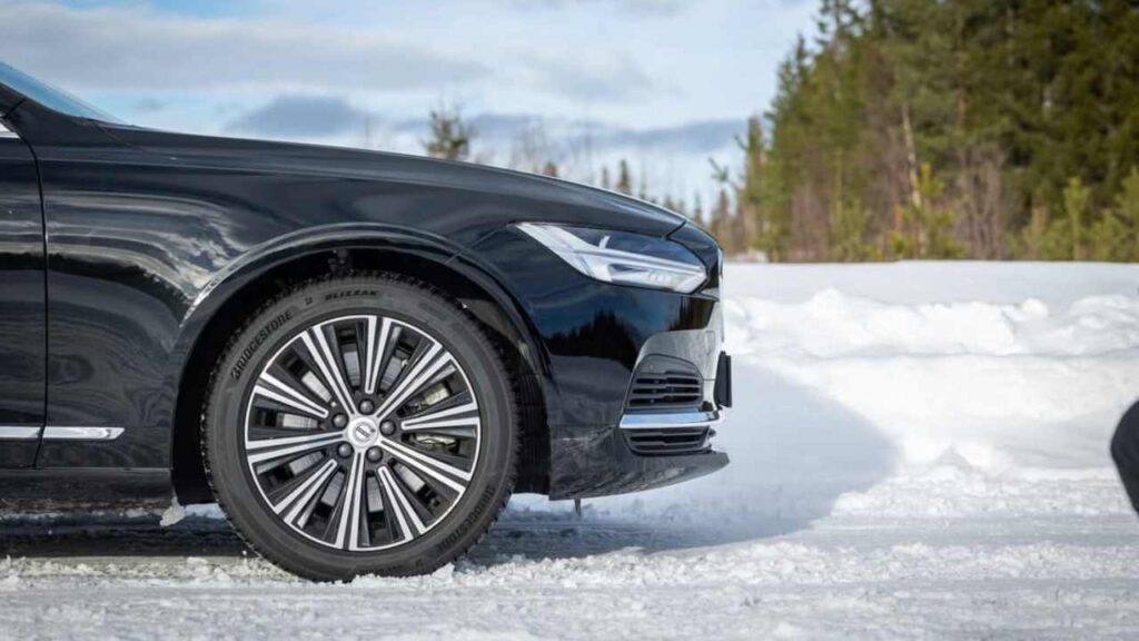Auto sulla neve