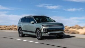 Hyundai Ioniq 9 su strada