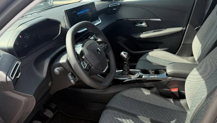 Interni Peugeot 208
